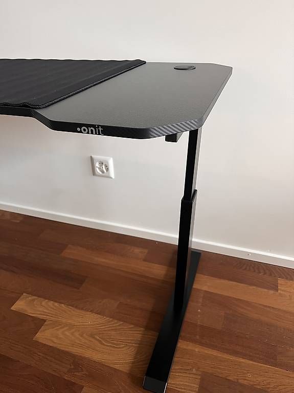 Scrivanie: Gaming Schreibtisch – Nuovo e nell'imballaggio originale da Zürich venduto da nad_pfd9 1