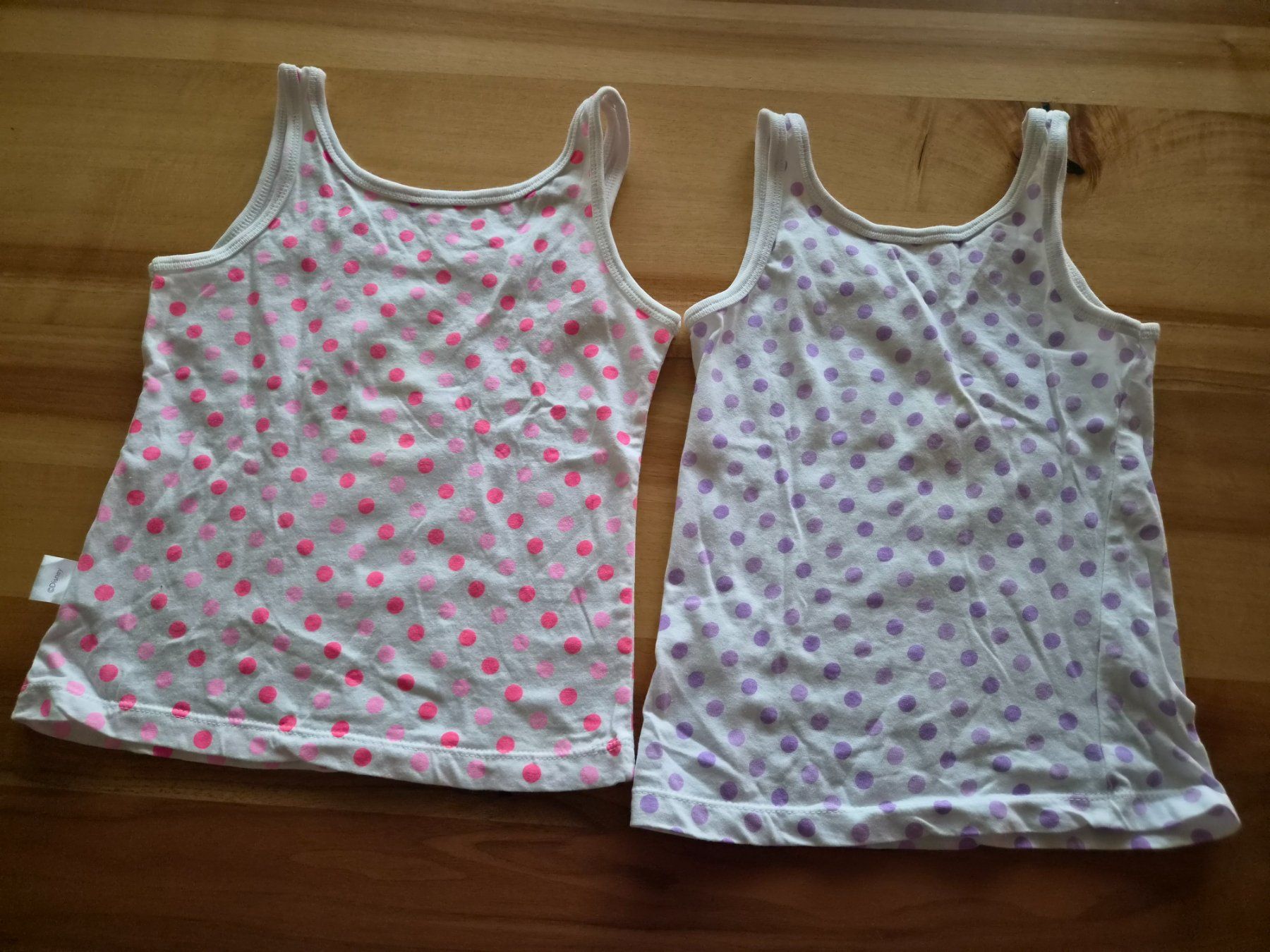 Camicette, T-shirt & Top: 2er Set Winnie Pooh Leibchen / Unterhemd Grösse 116 – Usato da Ibach venduto da urs_sl5h 1