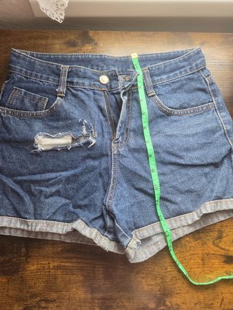 Jeans Shorts Grösse 26 distressed blue denim