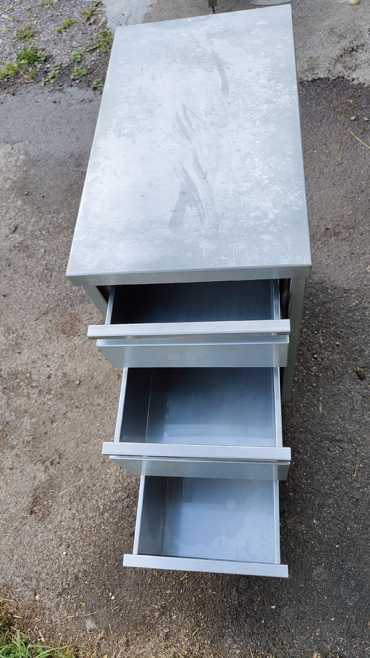 Armadi: Schubladen Stock Chromstahl – Usato da Aeschiried venduto da Beo02 2