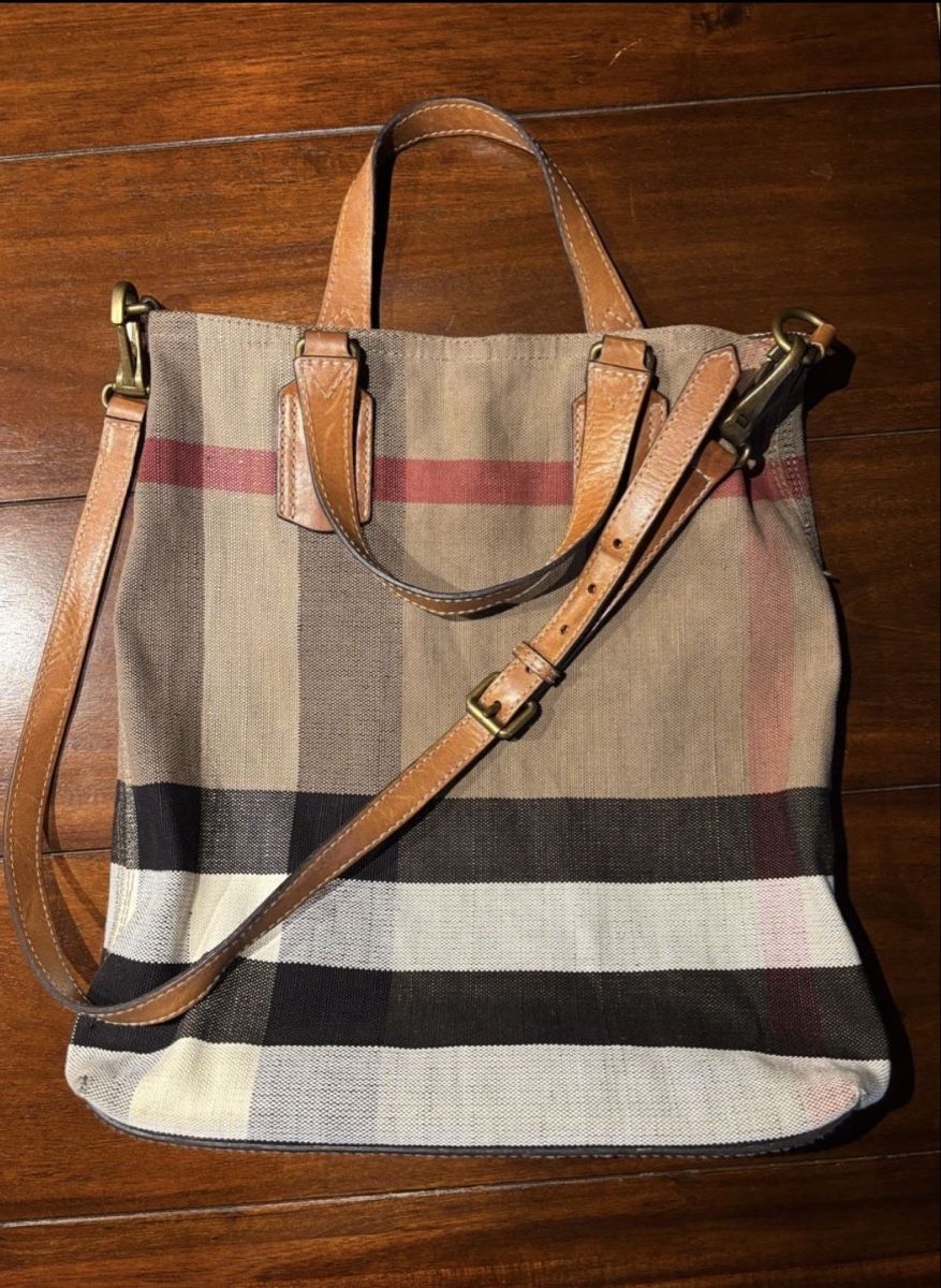 Burberry Sacs femmes: BURBERRY TASCHE – D'occasion à Pfungen par carmenwkatze