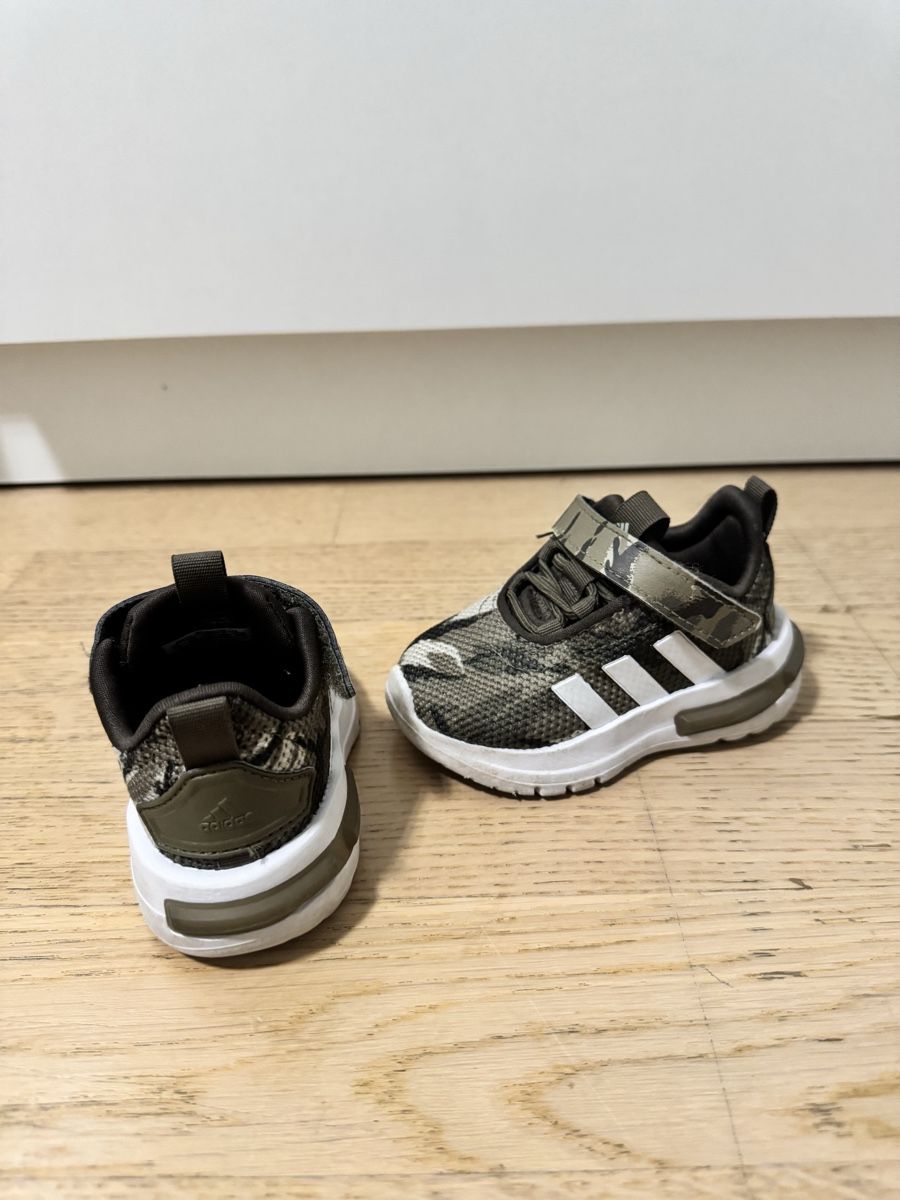 Adidas Scarpe per ragazzi: Kinderschuh Adidas Gr.19 – Usato da Bottmingen venduto da Giamonda88 1