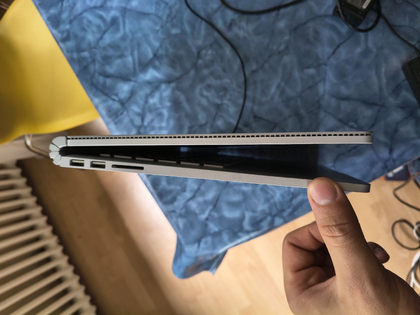 Microsoft Notebooks: Microsoft Surface Book 8GB RAM 256GB SSD i7 - Expanded Panel – Defekt aus Zürich von TrainLine 4