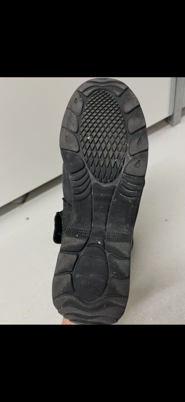Herrenschuhe: Stiefel schwarz Grösse 44 – Gebraucht aus Oberglatt ZH von Mperlen 3