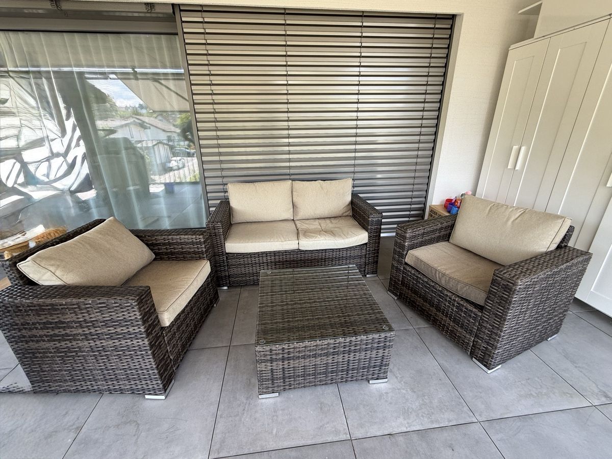 Set di tavolo e panche: Lounge limare   4 Teilig  – Usato da Pfeffikon LU venduto da pepino17 3