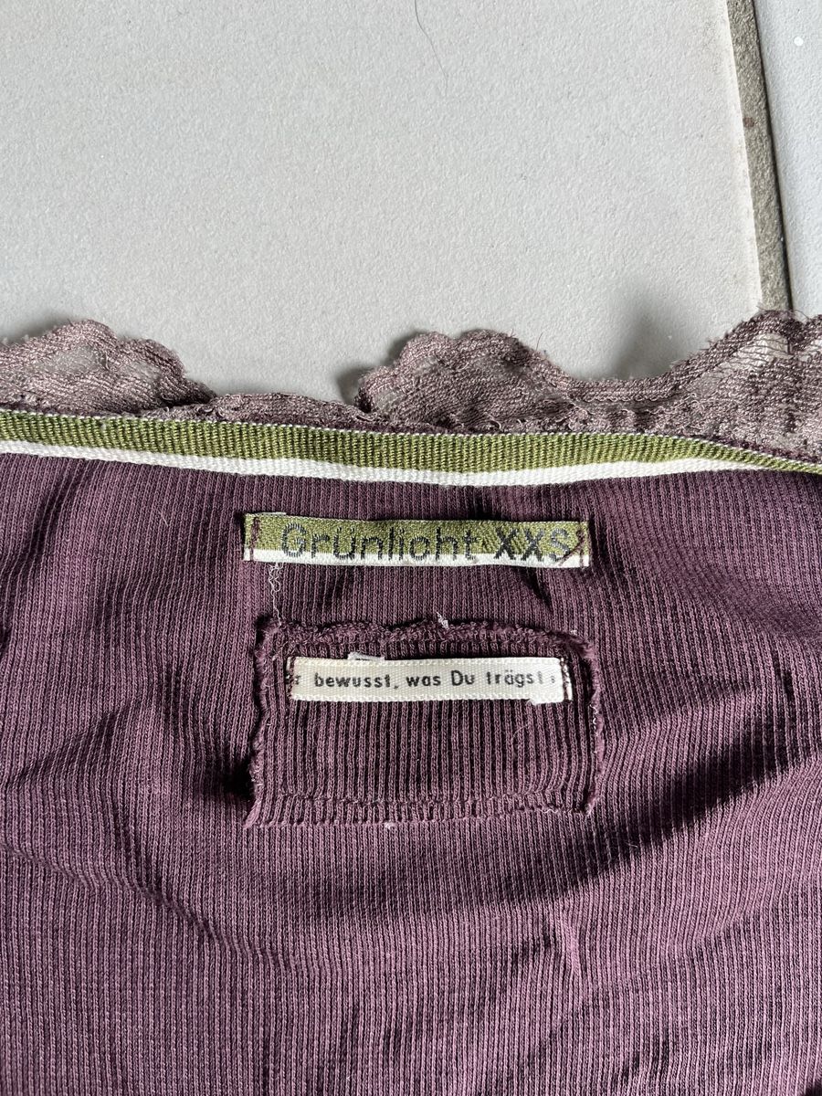 Top: Pull Grünlicht en dentelle violette – Usato da Porrentruy venduto da Shabis99 1