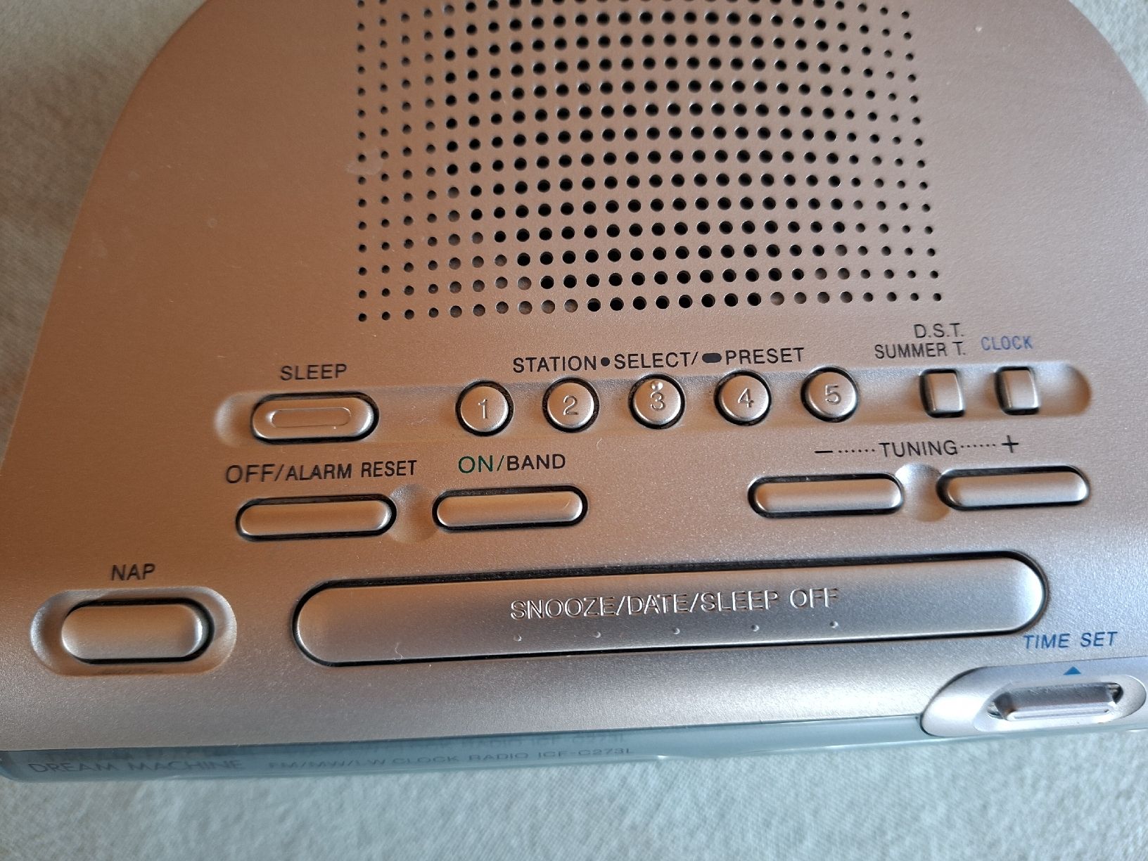 Sony Radio: SONY DREAM MACHINE – Nuovo (secondo la descrizione) da Mühlebach (Goms) venduto da jad_bg6z 1