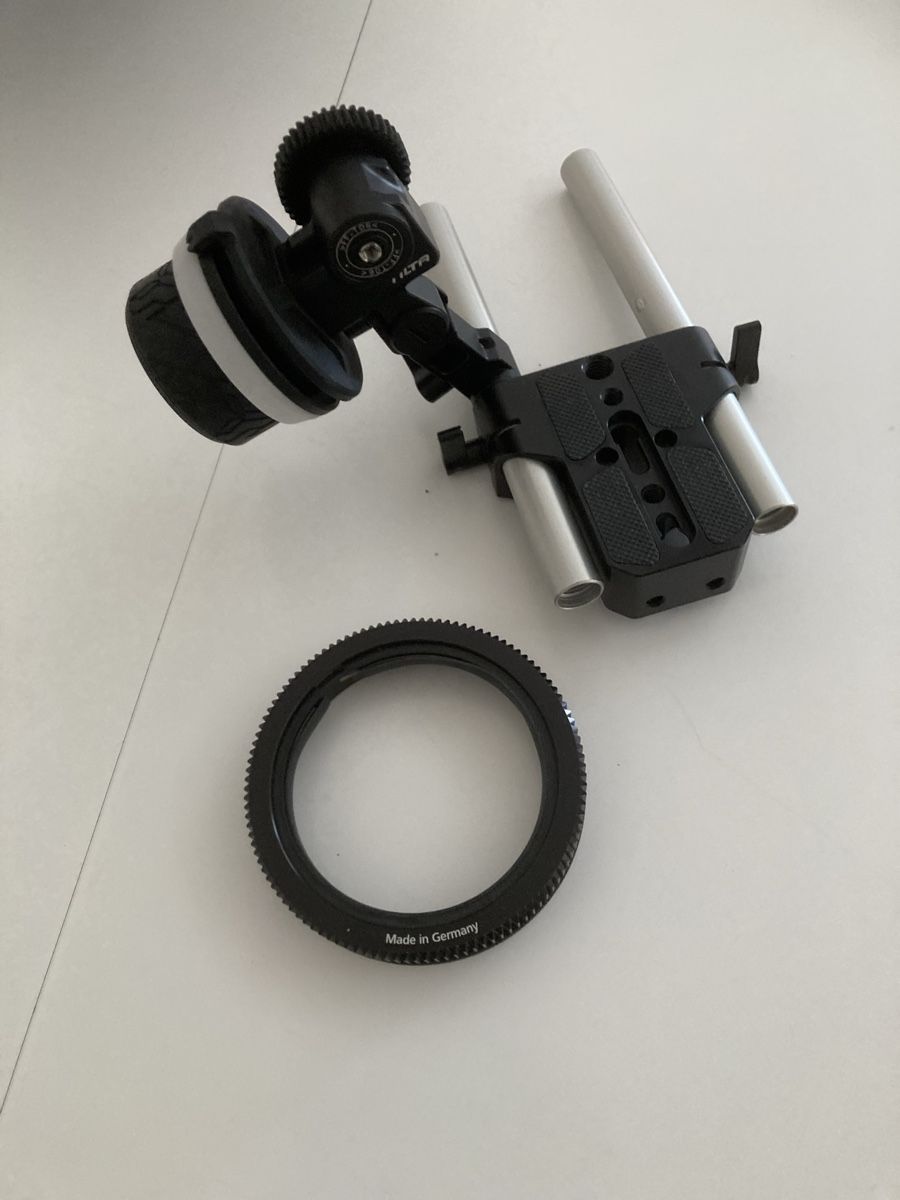 Zeiss Obiettivi: ZEISS Lens Gear + Follow Focus + Camera Base – Usato da Zürich venduto da rie_dn6f