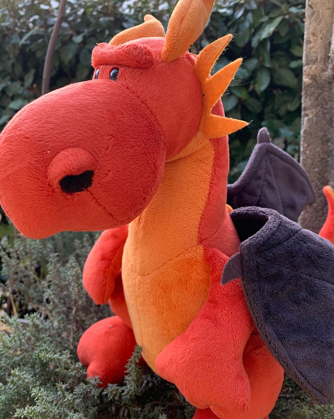 Nici Giocattoli: NICI Echasse Dragon rouge 35 cm – Usato da Martigny venduto da only__you