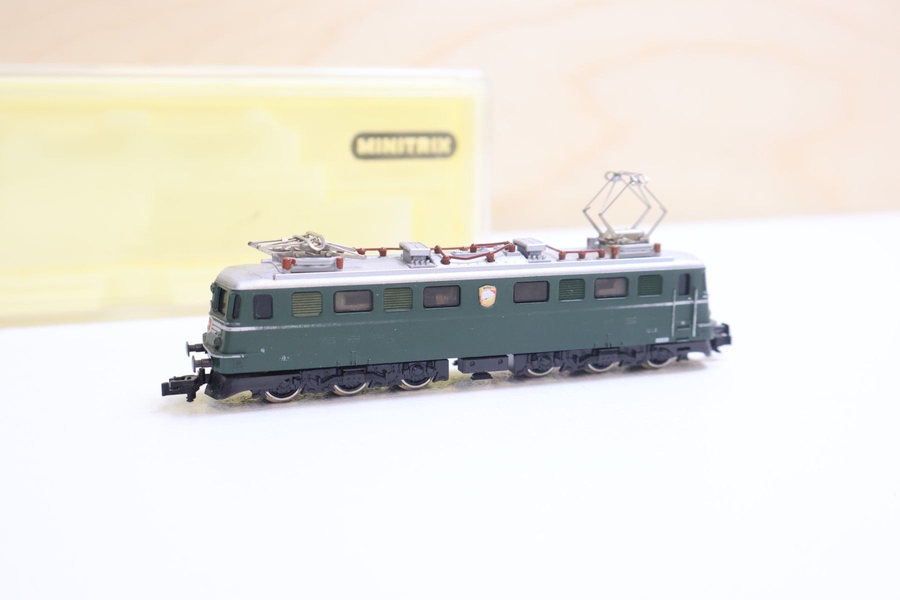 Trix Modelleisenbahnen: Minitrix SBB Ae 6/6 E-Lok Digital - Grün – Gebraucht aus Winterthur von Monstera 2