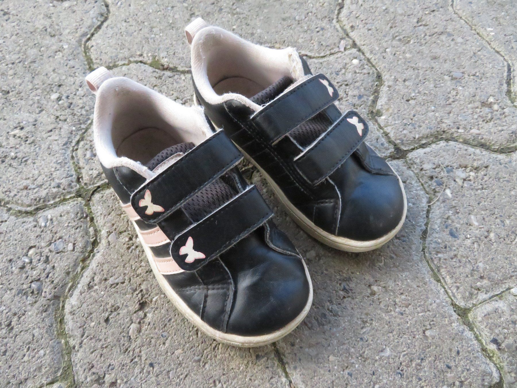 Adidas Scarpe per ragazze: Halbschuhe Adidas Grösse 25 – Usato da Fontaines NE venduto da neuch123 2