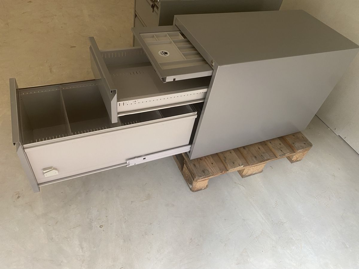 Lista Banconi: Bürokorpus 42x80x58cm – Usato da Seewen SZ venduto da shaky01 2