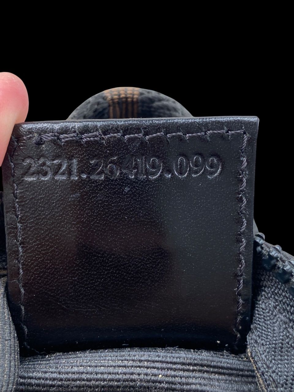 Fendi Taschen für Damen: Fendi Zucca Schwarz Vintage Rücksack – Gebraucht aus niederbipp von Esbenz 9
