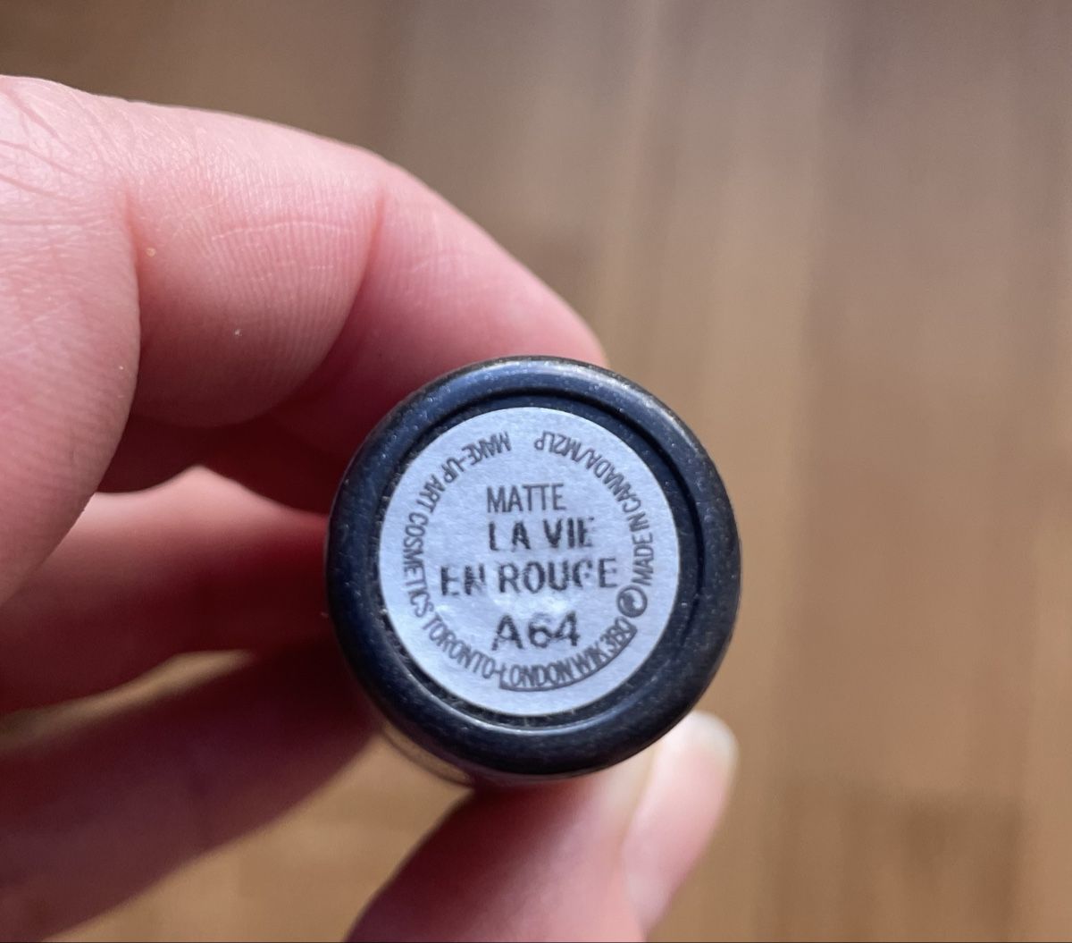 Mac Cosmetics Make-up: MAC Lipstick Matte La Vie En Rouge – Gebraucht aus Dübendorf von VSAngel 1