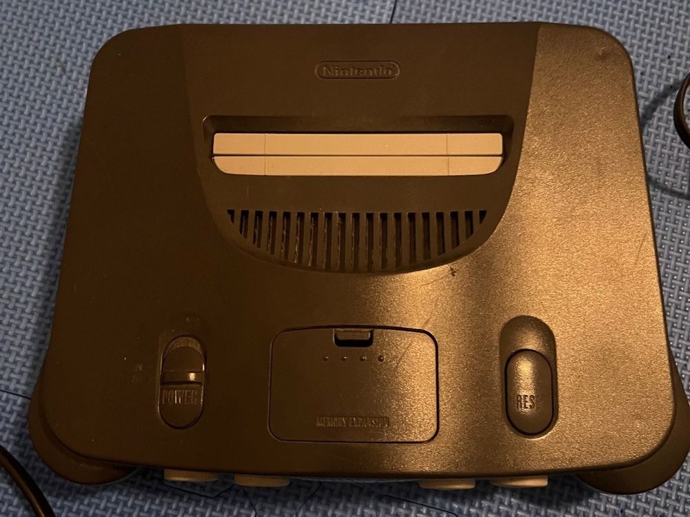 Nintendo Konsolen: Nintendo 64 / N64 Konsole mit 2 Controller – Gebraucht aus Gossau SG von schlitzerdemon 1