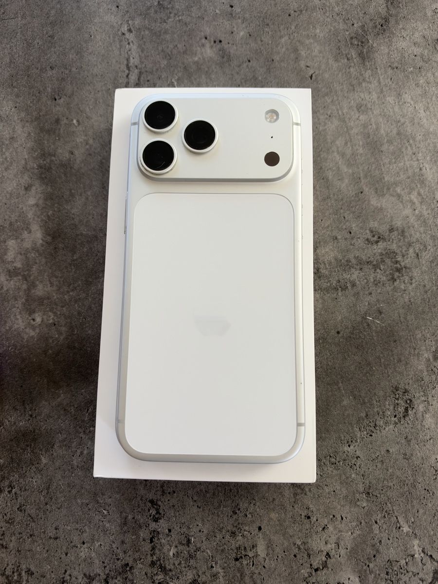 Apple Portables: IPhone 17 Pro Max 256GB – D'occasion à Bichelsee par enolabeverly