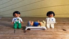 LEGO Duplo Notfall 2 Krankenschwestern mit Verletzem