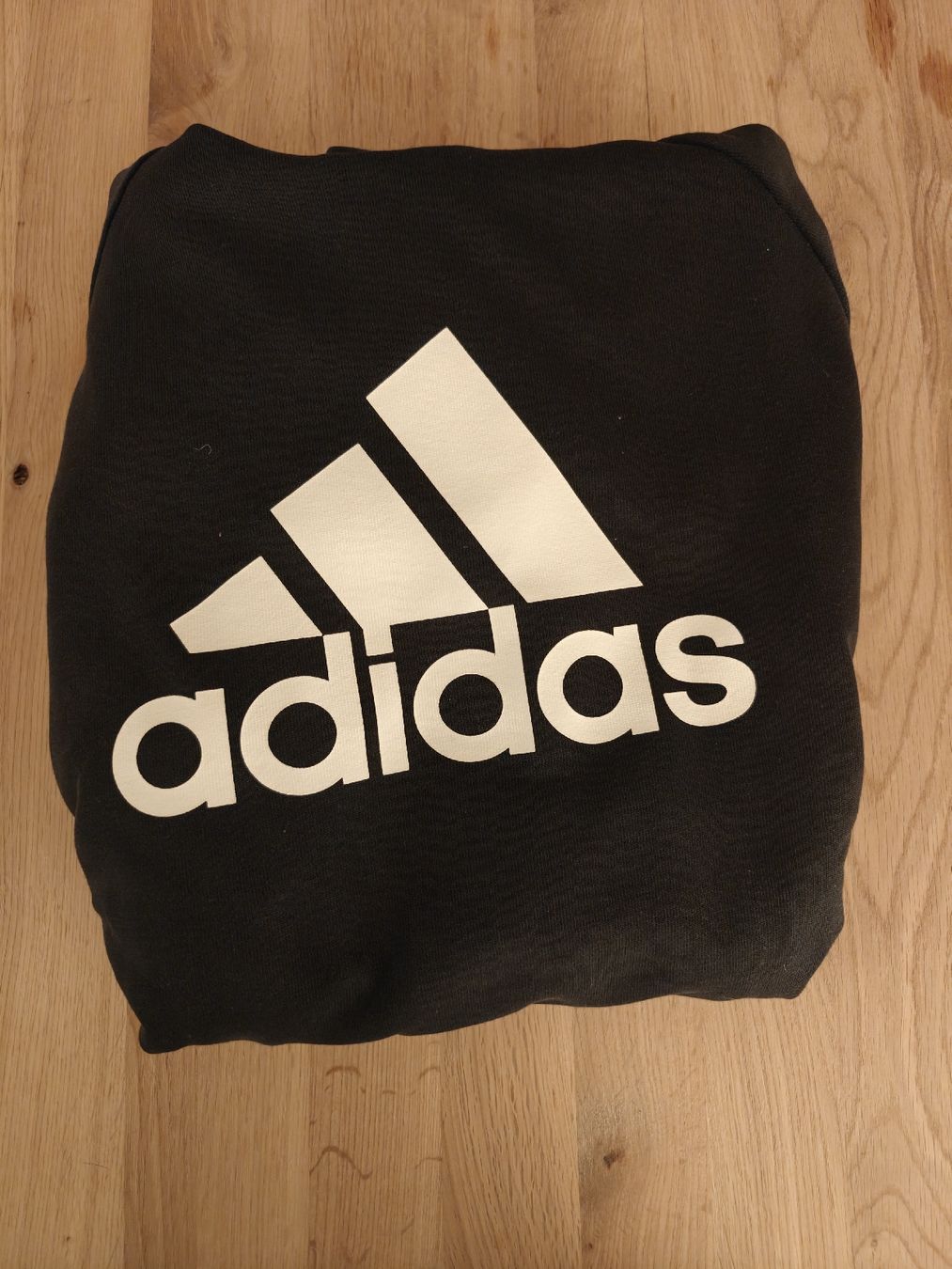 Pulls & Sweat-shirts: Adidas Kapuzenpullover schwarz mit Logo – D'occasion à Forst par Ramonnoel 1