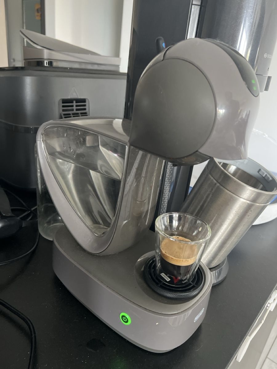 De'Longhi Macchine per caffè & Macchine per espresso: Machine à café DeLonghi Dolce Gusto grise – Usato da Neuchâtel venduto da falbertetti 1