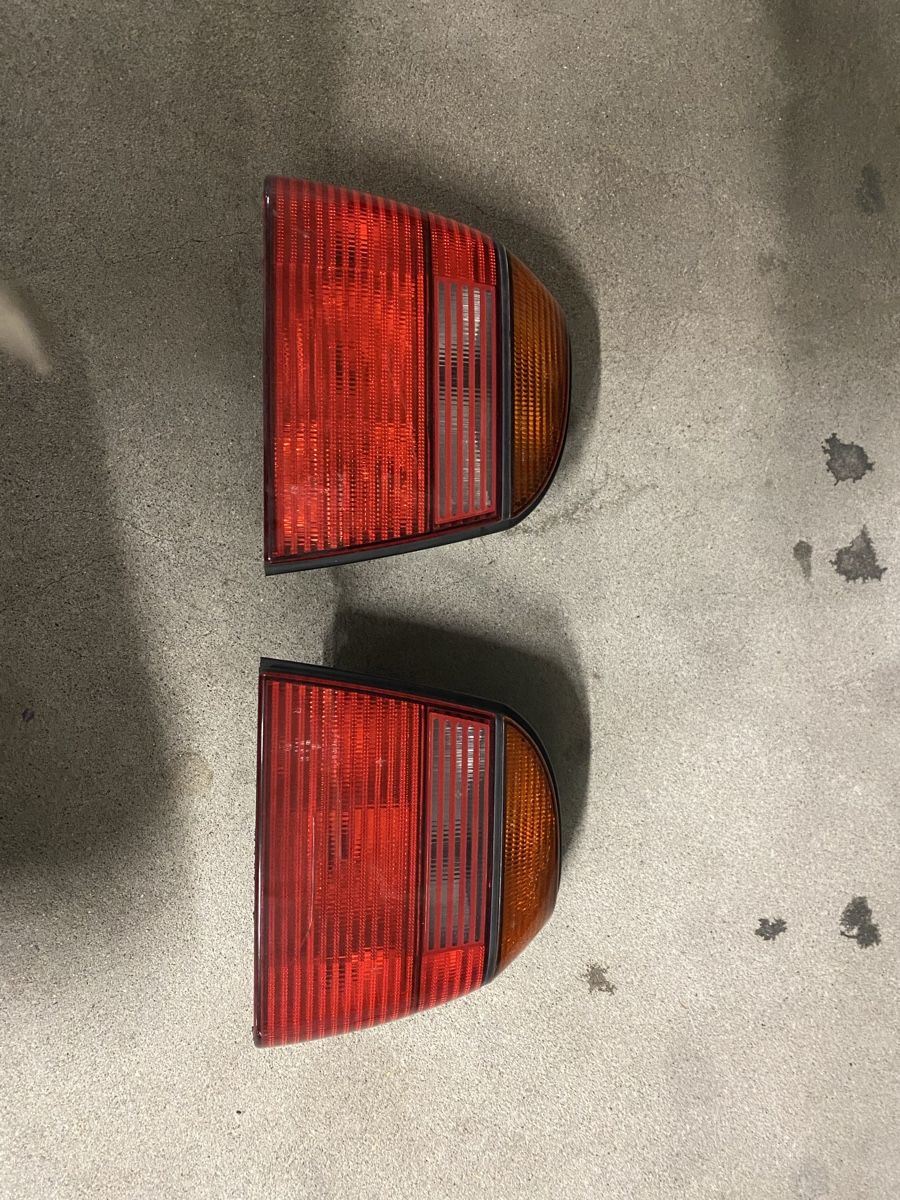 VW Toutes les pièces auto: Golf 3 Rückleuchten – Défectueux à Kreuzlingen par out_q97h