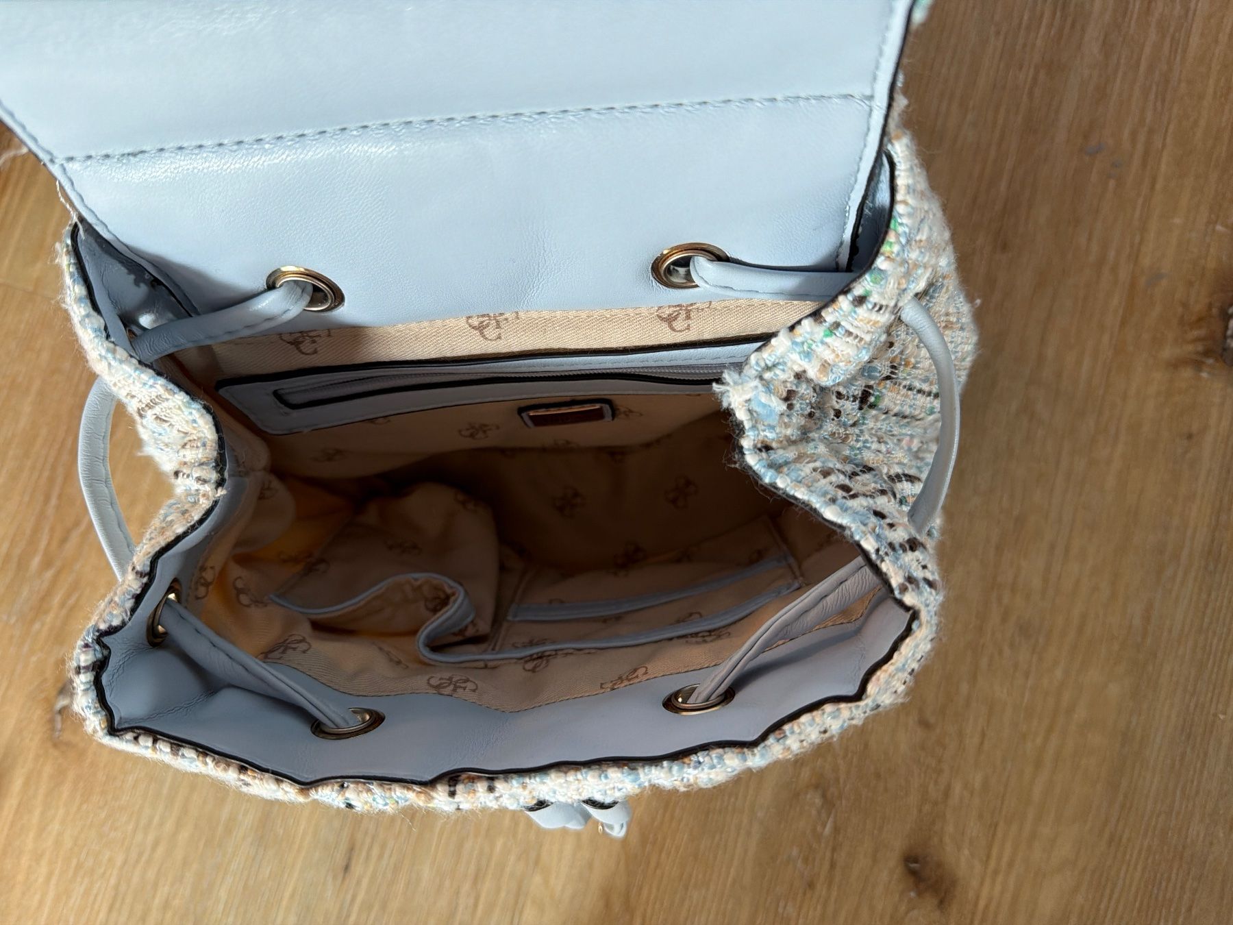 Guess Rucksäcke: Guess Rucksack – Gebraucht aus Eggerberg von Truffi99 2