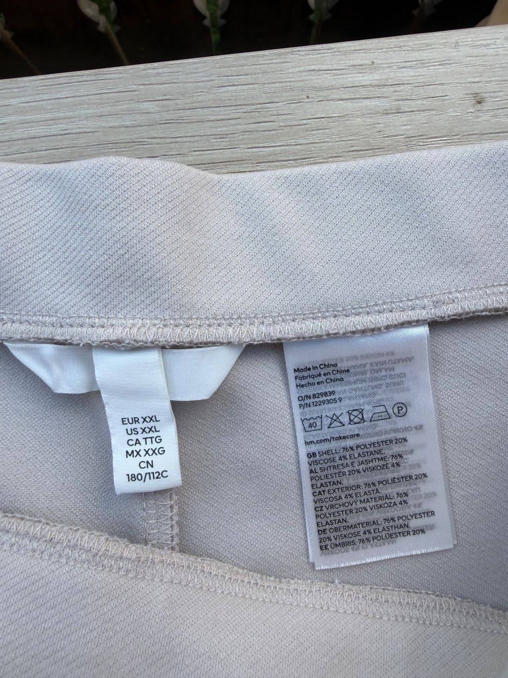 H&M Pantaloni: Stoff Shorts hellbeige mit Gürtel – Usato da Zermatt venduto da cacador 3