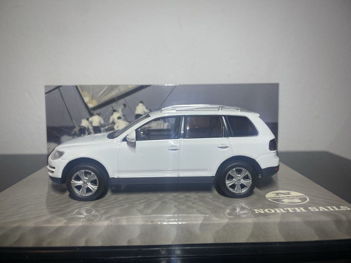 Volkswagen Modellini d'auto: Vw Touareg 1/43 – Nuovo e nell'imballaggio originale da Paradiso venduto da jovica1987 3
