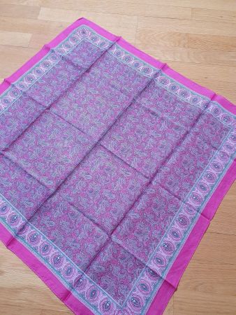 Hübsches Foulard in pink mit Muster