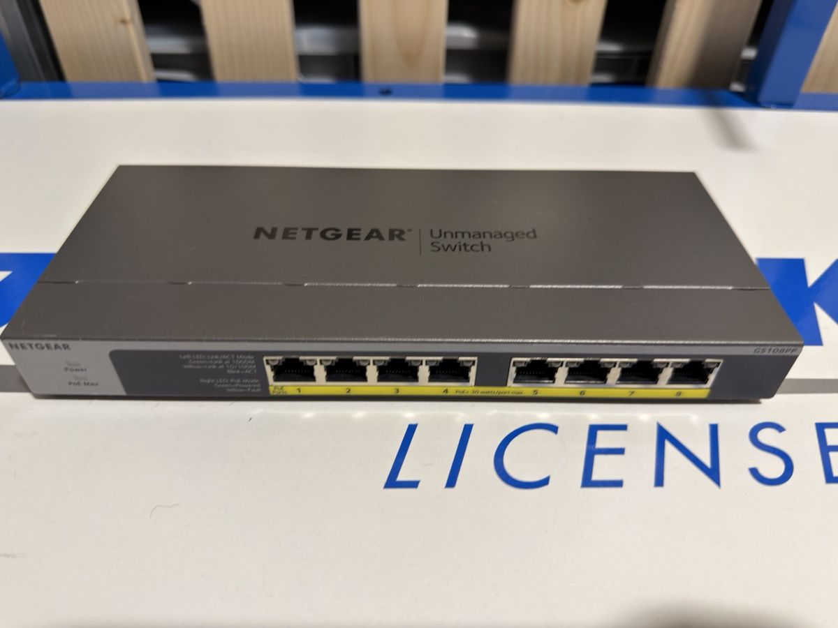Netgear Hub & Switch: Netgear GS108PP – Usato da St. Gallen venduto da AlexPhBit