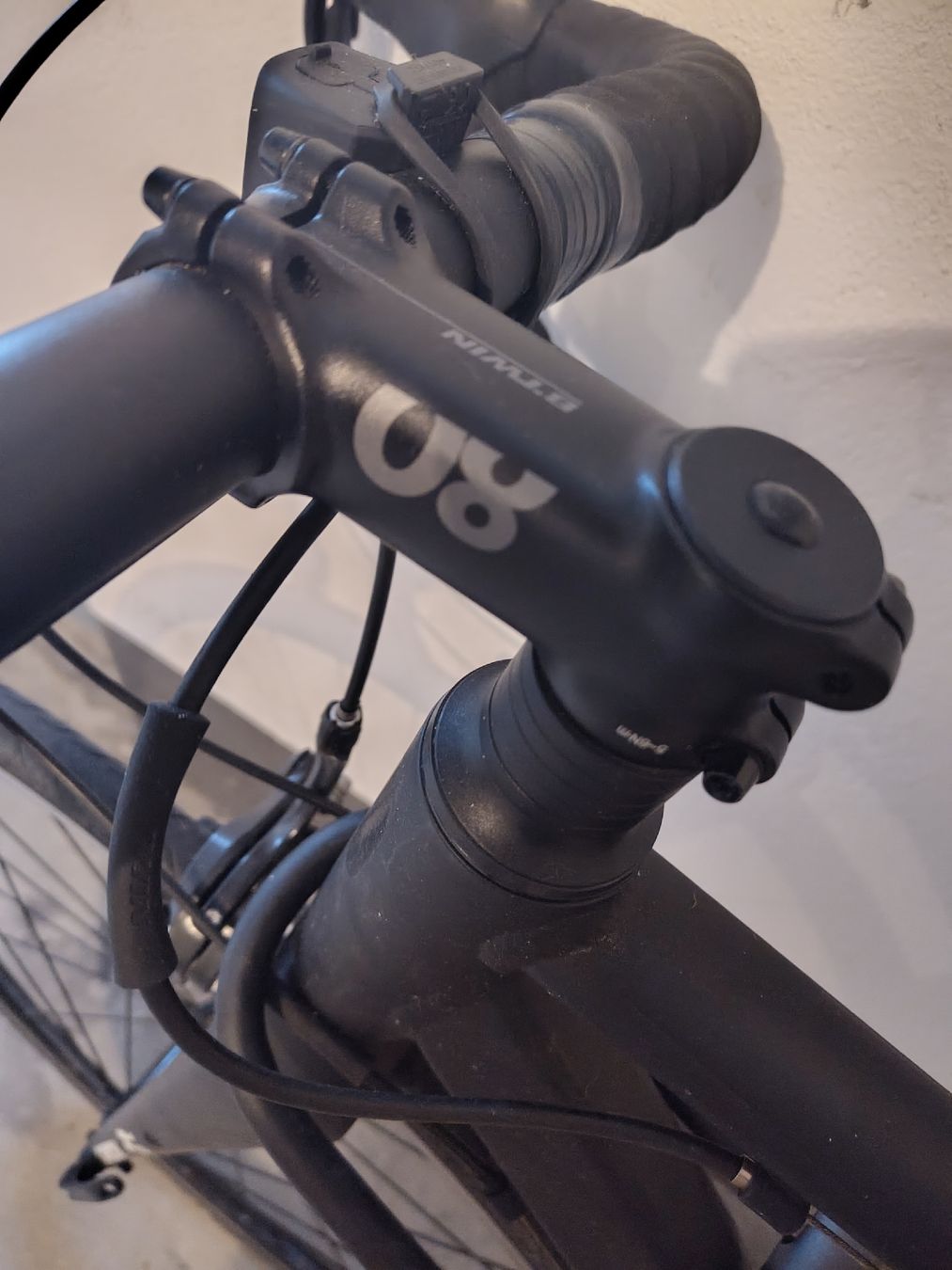 Biciclette: Vélo de course noir en carbone – Usato da Neuchâtel venduto da Ansofix 2