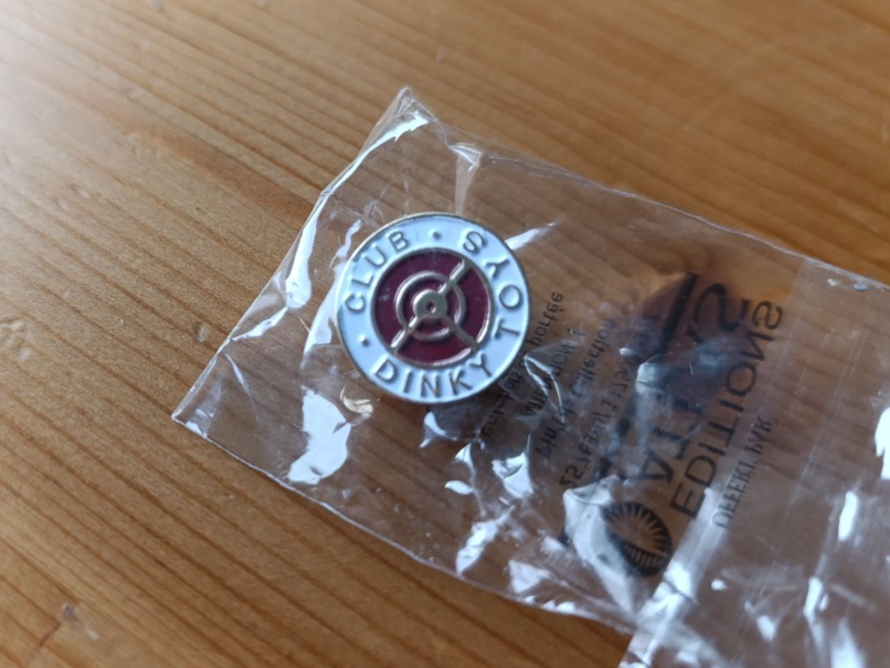 Placchette & Badge: Pin Dinky Toys – Usato da Prangins venduto da Timband 1