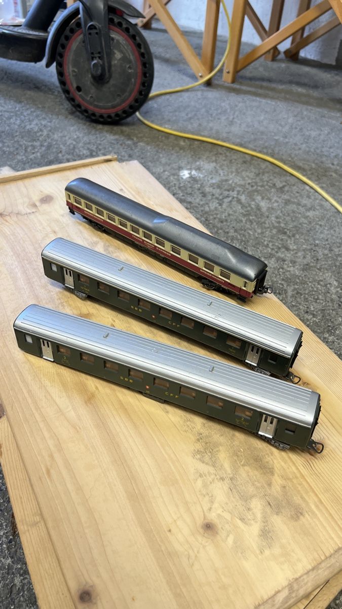 Lima Modelleisenbahnen: 3 Modellbahnwagen gebraucht – Gebraucht aus Unterkulm von Sita013 1
