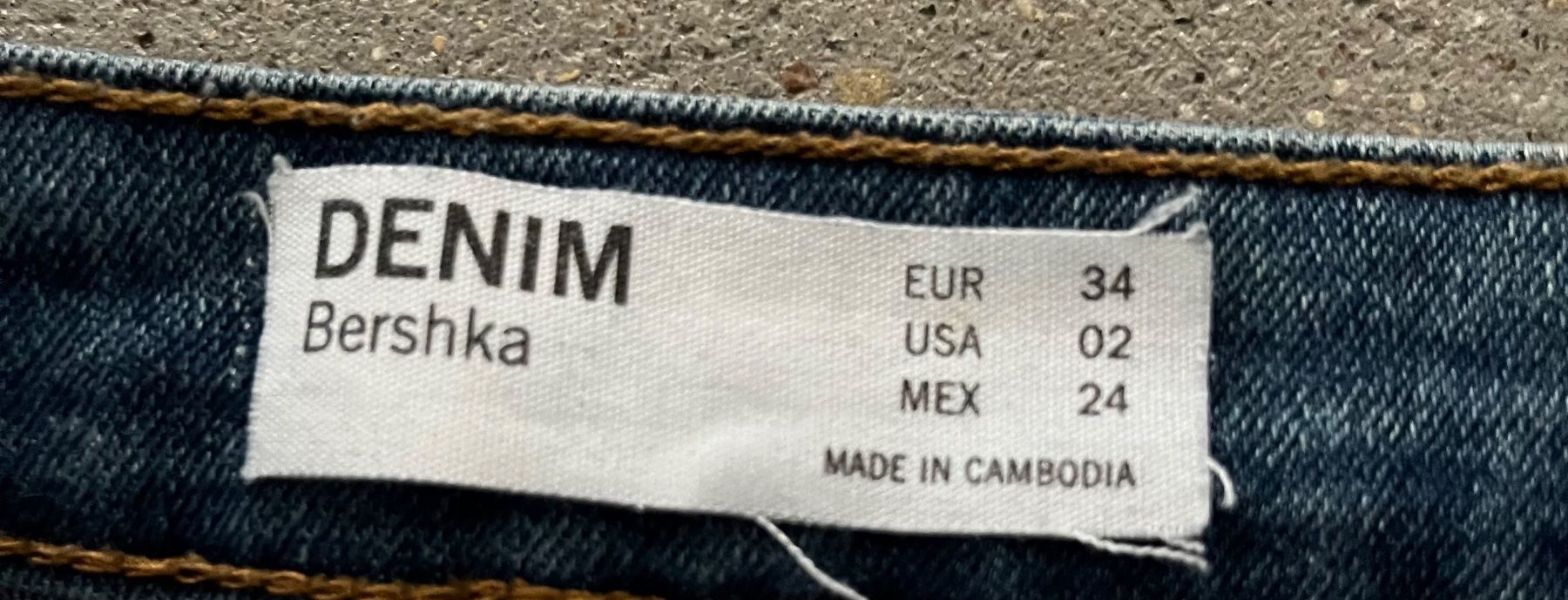 Bershka Jeans: Jeans dunkelblau – Usato da Möhlin venduto da eny_lsk7 3