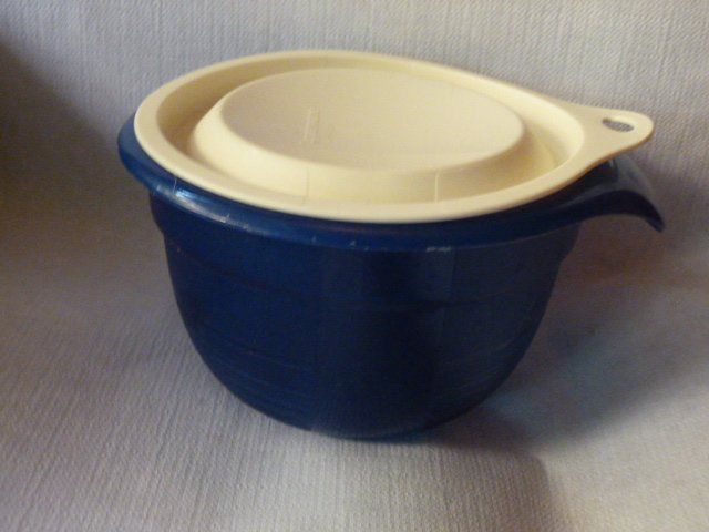 Tupperware Behälter & Ähnliches: Tupperware Schüssel mit Deckel, Combi-Plus, 650ml – Gebraucht aus Nunningen von Ave51