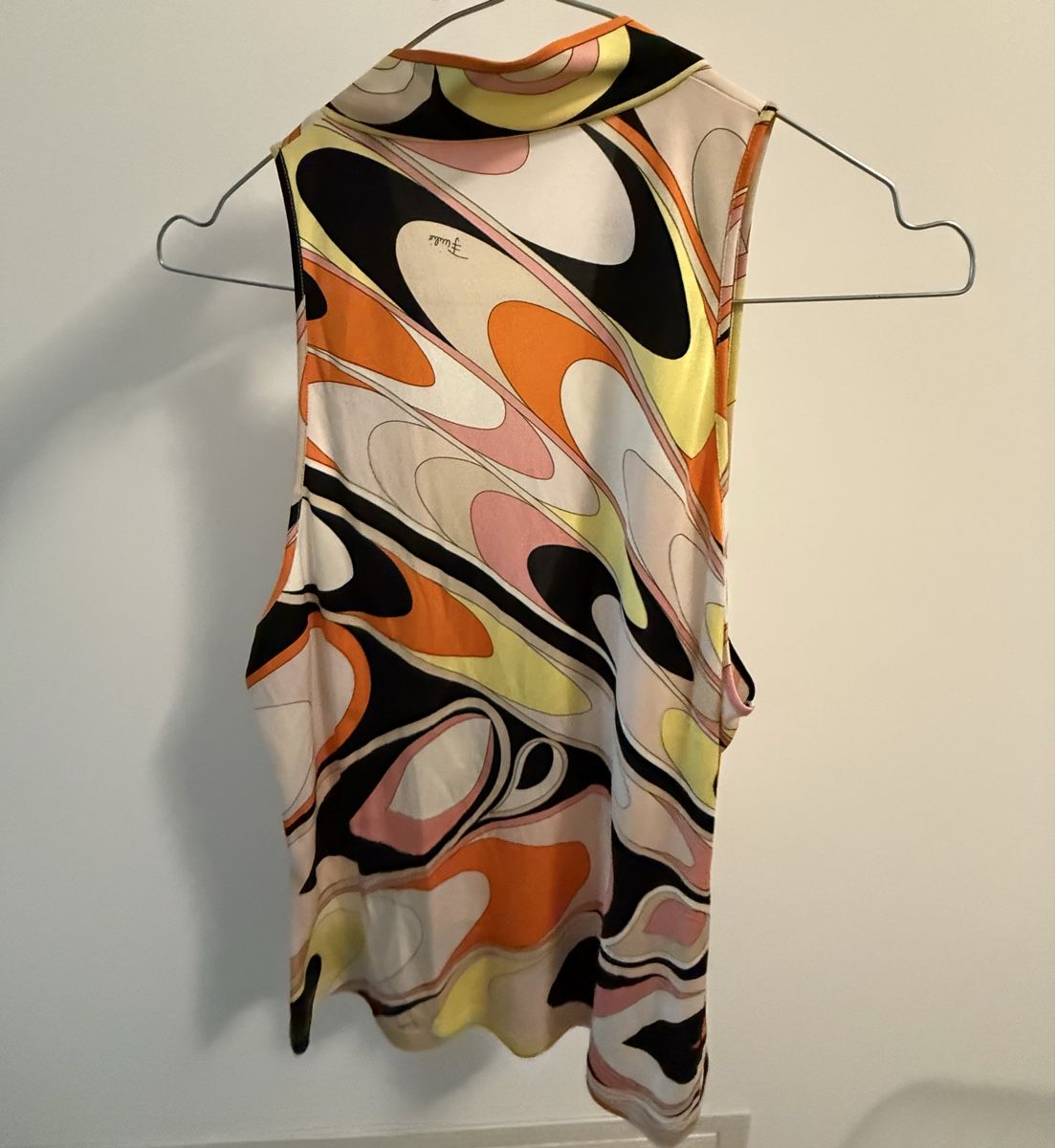 Emilio Pucci Camicette: Pucci Top – Nuovo (secondo la descrizione) da Davesco-Soragno venduto da tin_6xjv 1