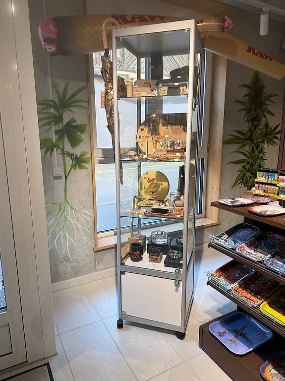 Vetrine: Vitrines sur pieds – Nuovo e nell'imballaggio originale da Lieffrens venduto da Iclo55