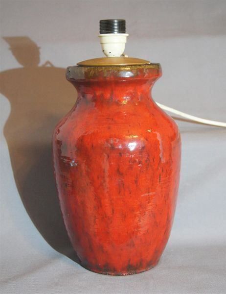 Lampade: Semi-antike rote Keramik-Tischlampe – Usato da Geroldswil venduto da ARTEFACTO 2