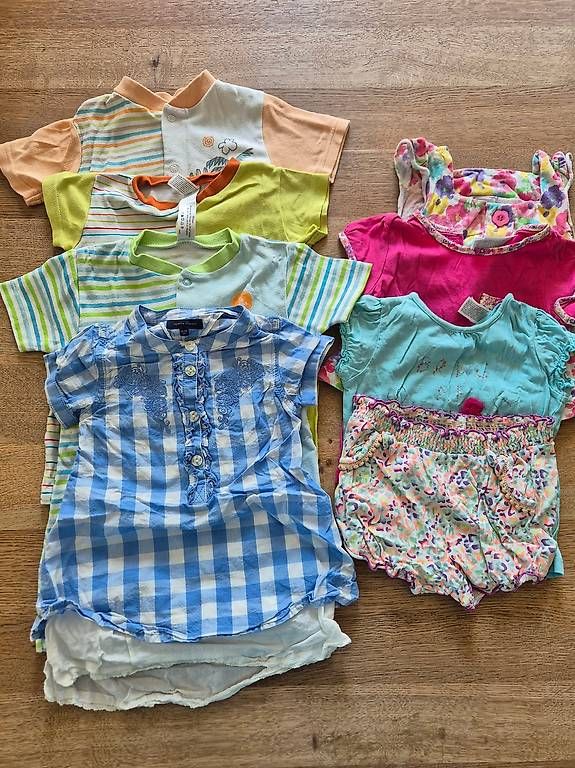 Lotti & Set di vestiti: 8-teiliges Mädchen-Set Grösse 80 – Usato da Marthalen venduto da momoka80
