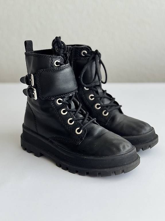 Scarpe da donna: Zara Stiefeletten schwarz Gr. 30 – Usato da Altendorf venduto da Elite-S