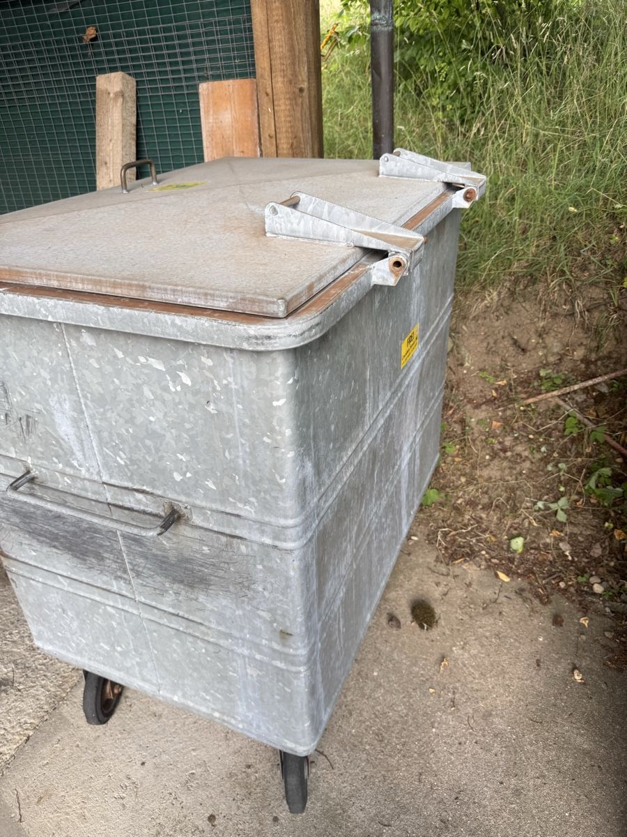 Altro per Ufficio & Commercio: Grosser verzinkter Container mit Deckel und Rollen – Usato da Russikon venduto da Danielr5310 3
