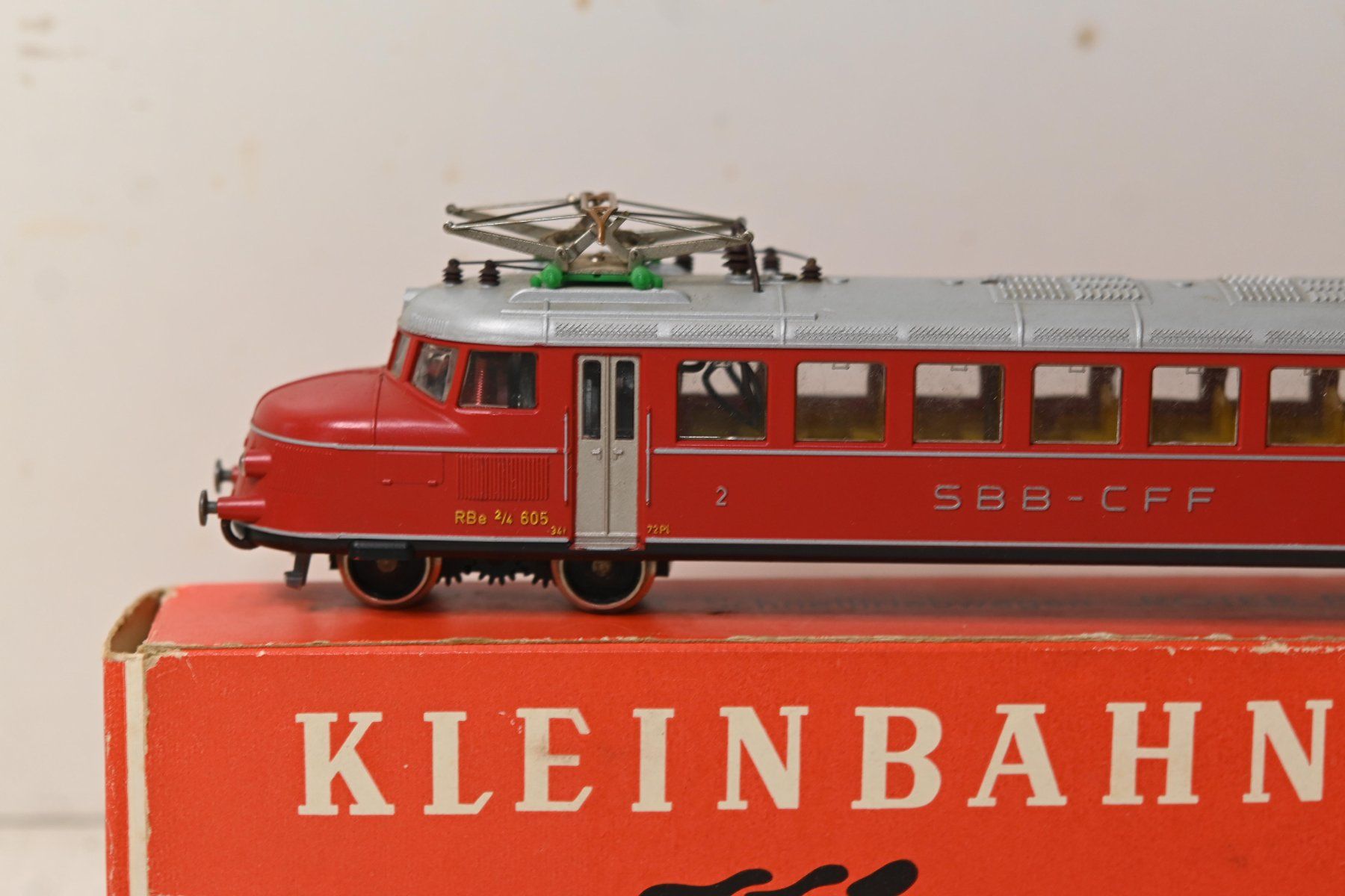 Kleinbahn Modelleisenbahnen: Kleinbahn Roter Pfeil H0/DC mit OVP – Defekt aus Laupen ZH von Zmoewe 1