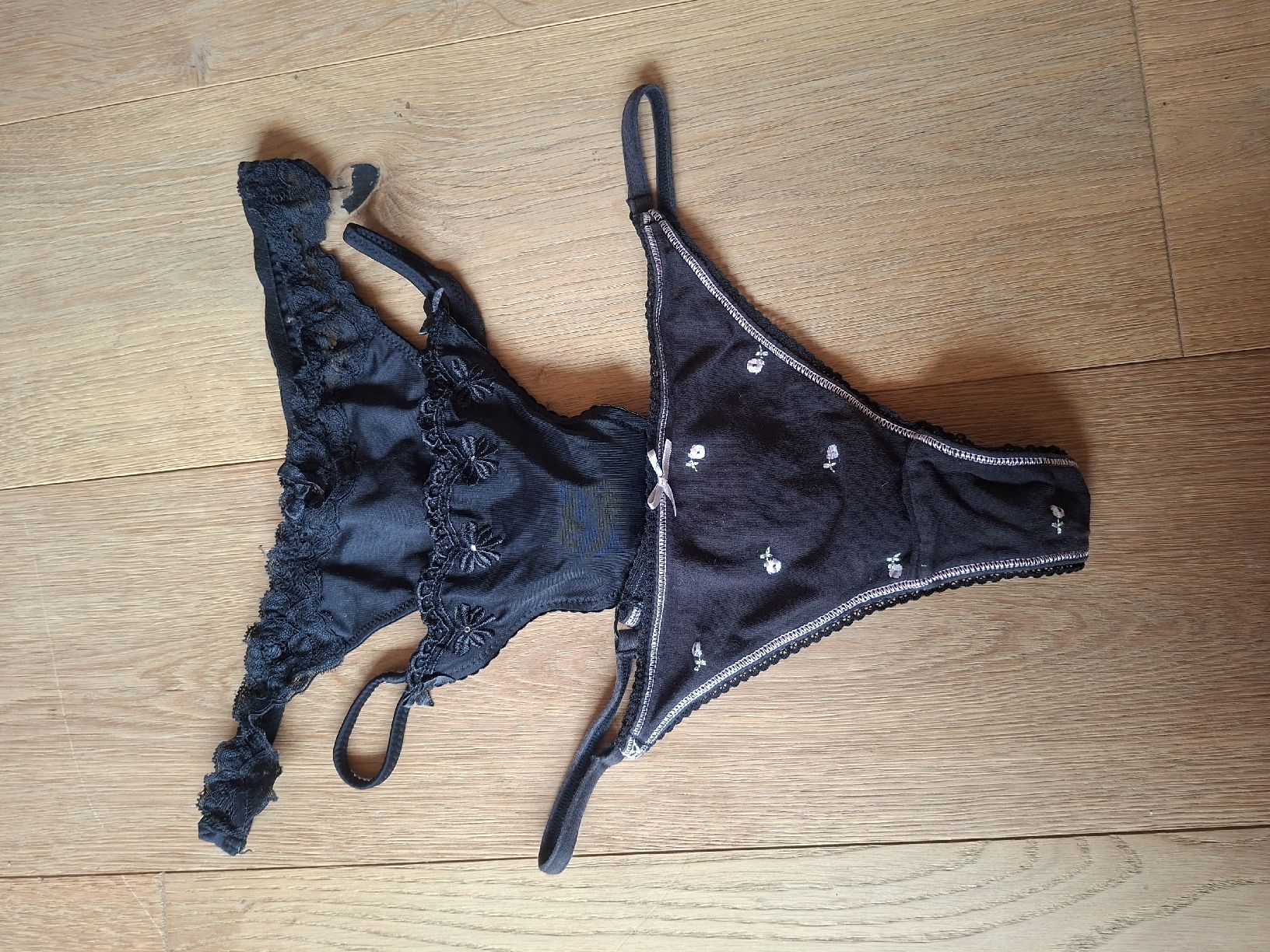 Hunkemöller Altra biancheria intima: Schwarze Tanga Slips, Gr. S – Usato da Sevelen venduto da h_a_j5jp