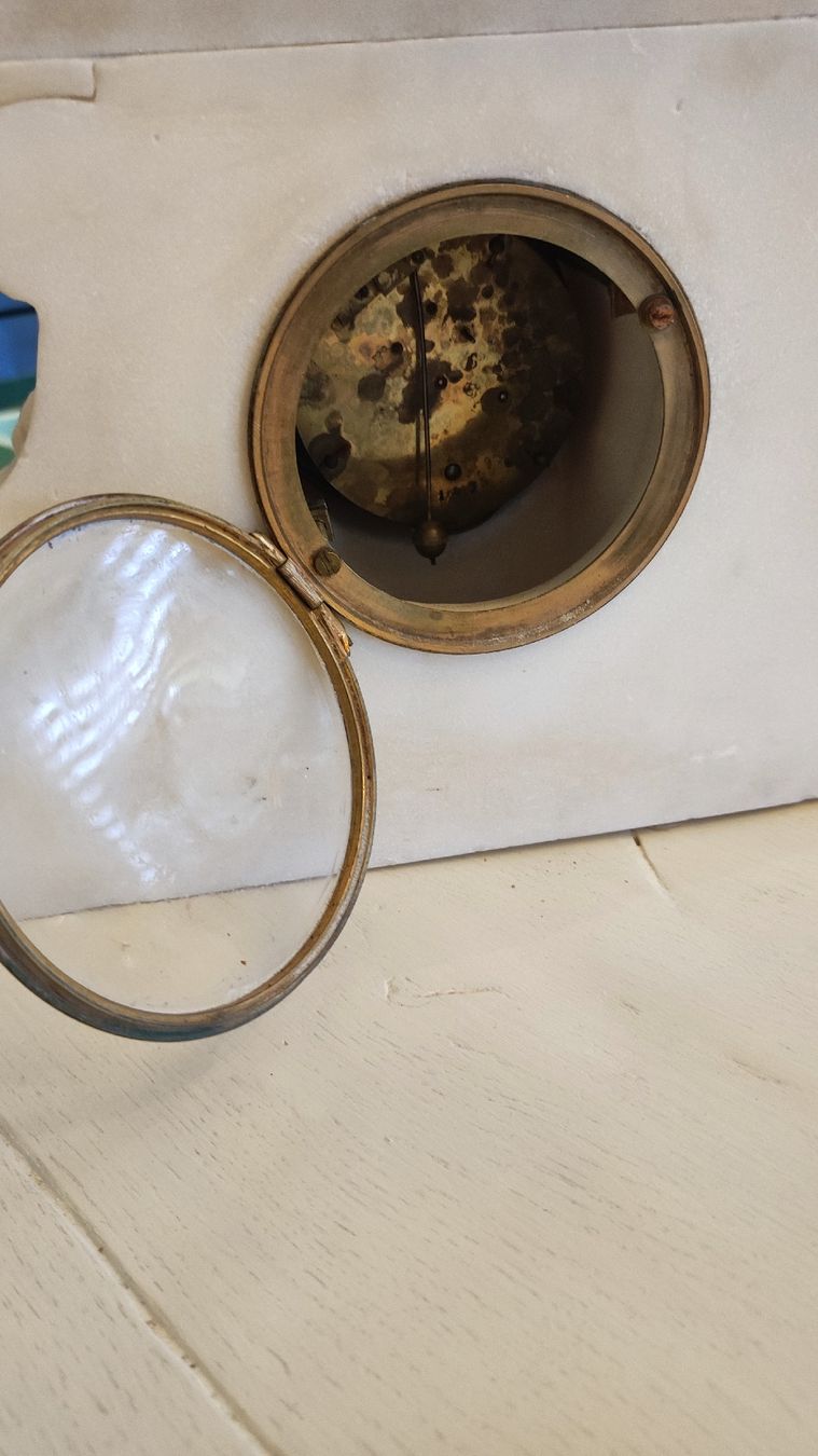 Orologi da terra & Orologi da parete: Antike Marmoruhr mit Fischfigur – Usato da Stäfa venduto da modeflash 4