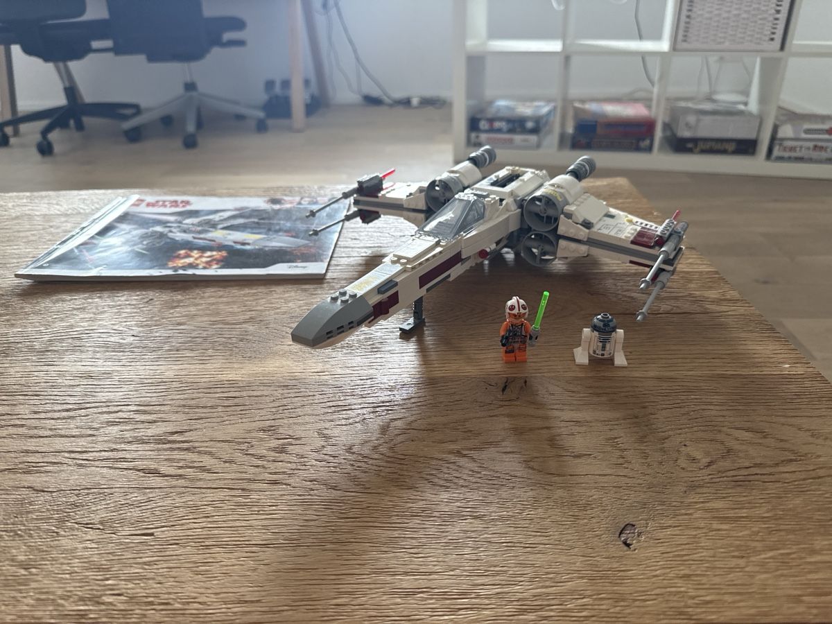 Lego Kit di costruzioni: LEGO Star Wars X-Wing Fighter 75301 – Nuovo (secondo la descrizione) da Echichens venduto da igr_6djz