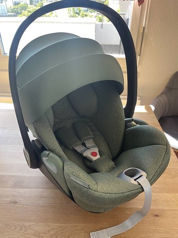 Cybex Seggiolini per auto: Cybex Babyschale Cloud Z i-Size mit Base Z, gebraucht – Usato da Abtwil SG venduto da ZOALifestyle 1
