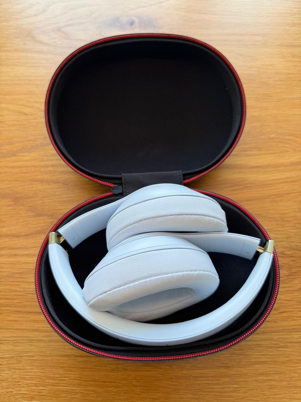 Beats Kopfhörer: Beats Studio 3 Wireless Kopfhörer weiss mit Case – Gebraucht aus Visp von Falken_auge 1