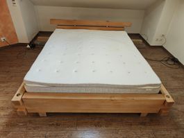 Massives hochwertiges Design-Holzbett | 2 Nachttische