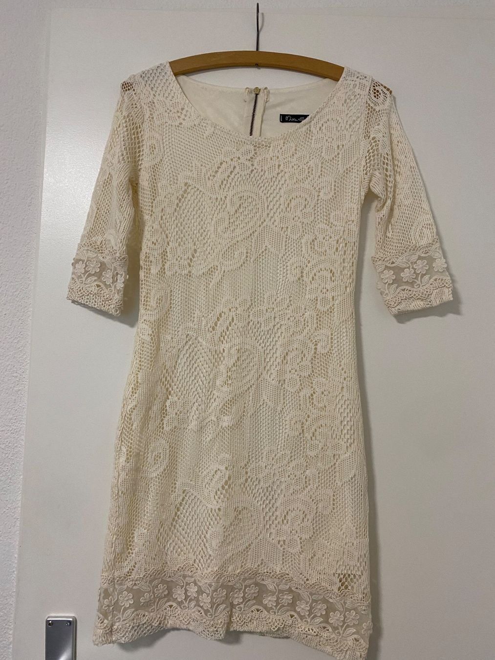 Kleider: Kleid weiss elegant - Miss Selers – Gebraucht aus Zürich von tac_58l2