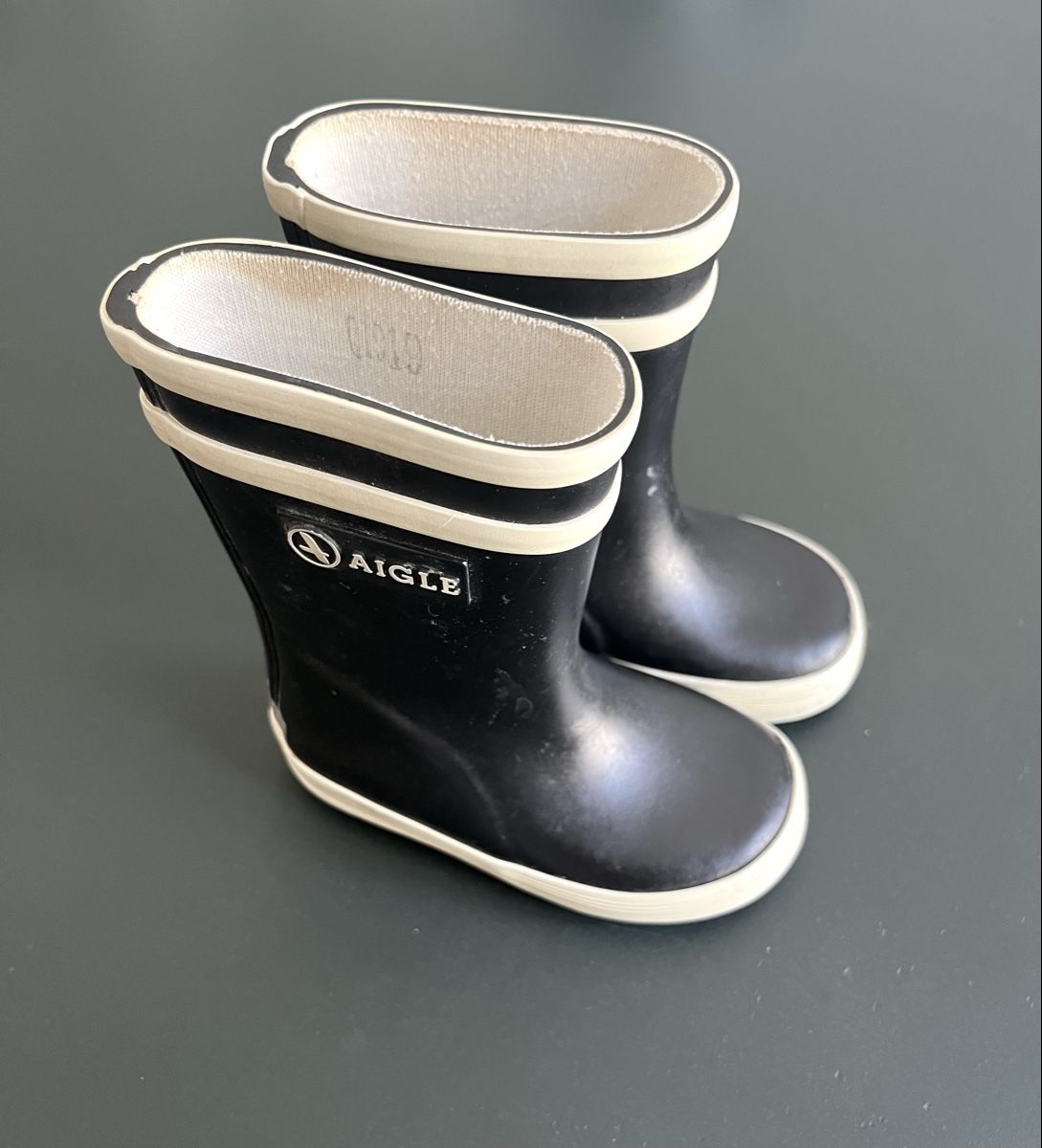 Schuhe für Jungen: Bottes de pluie Aigle noires taille 20 – Gebraucht aus Carouge GE von Evadavion