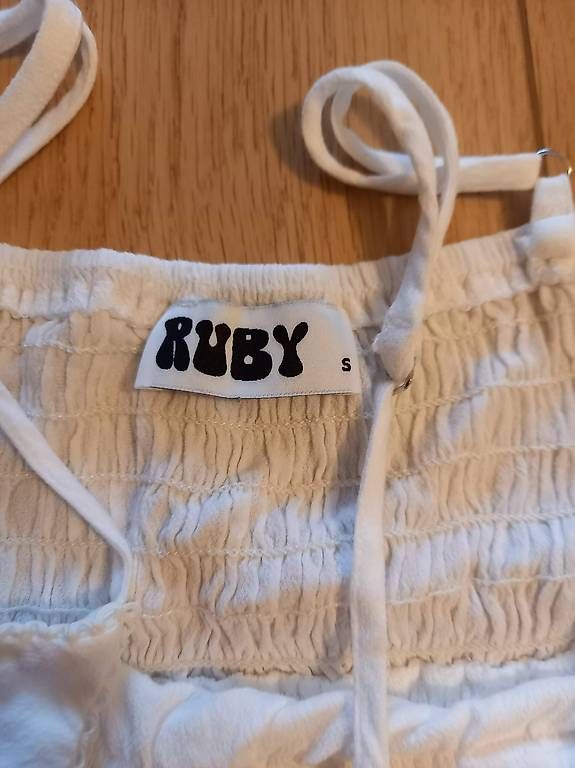 Top: luftiges Trägertop Grösse S - Ruby Weiss – Usato da Muttenz venduto da Chipsy2009 1